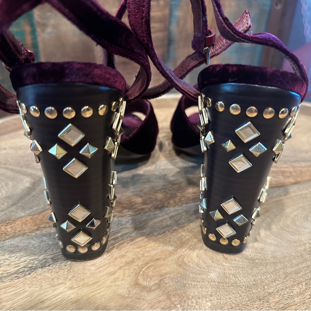 Tory Burch Rich Maroon Velvet Gold Studded Block Heels. Luxurious. U.S. 7.5 - Picture 16 of 16